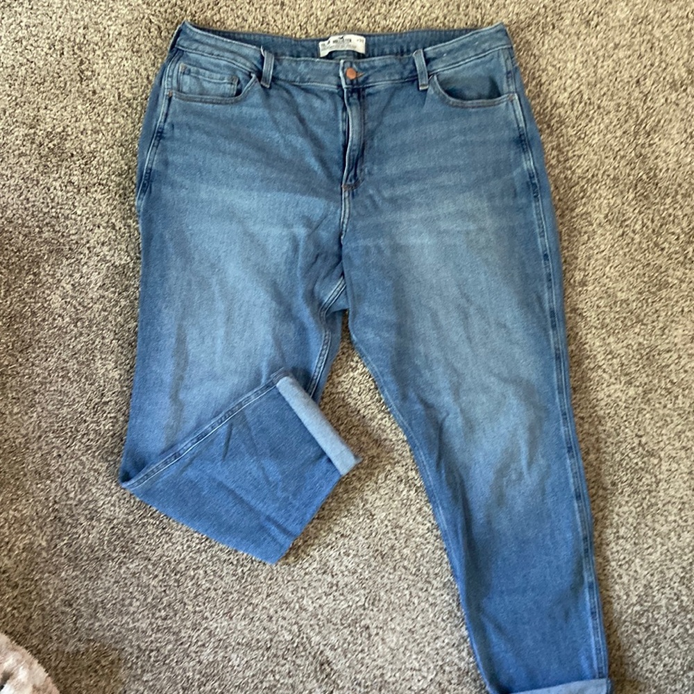 Hollister High-rise Mom Jeans
